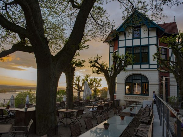 Die Terrasse der Abiball Location Hotel Süllberg in Hamburg